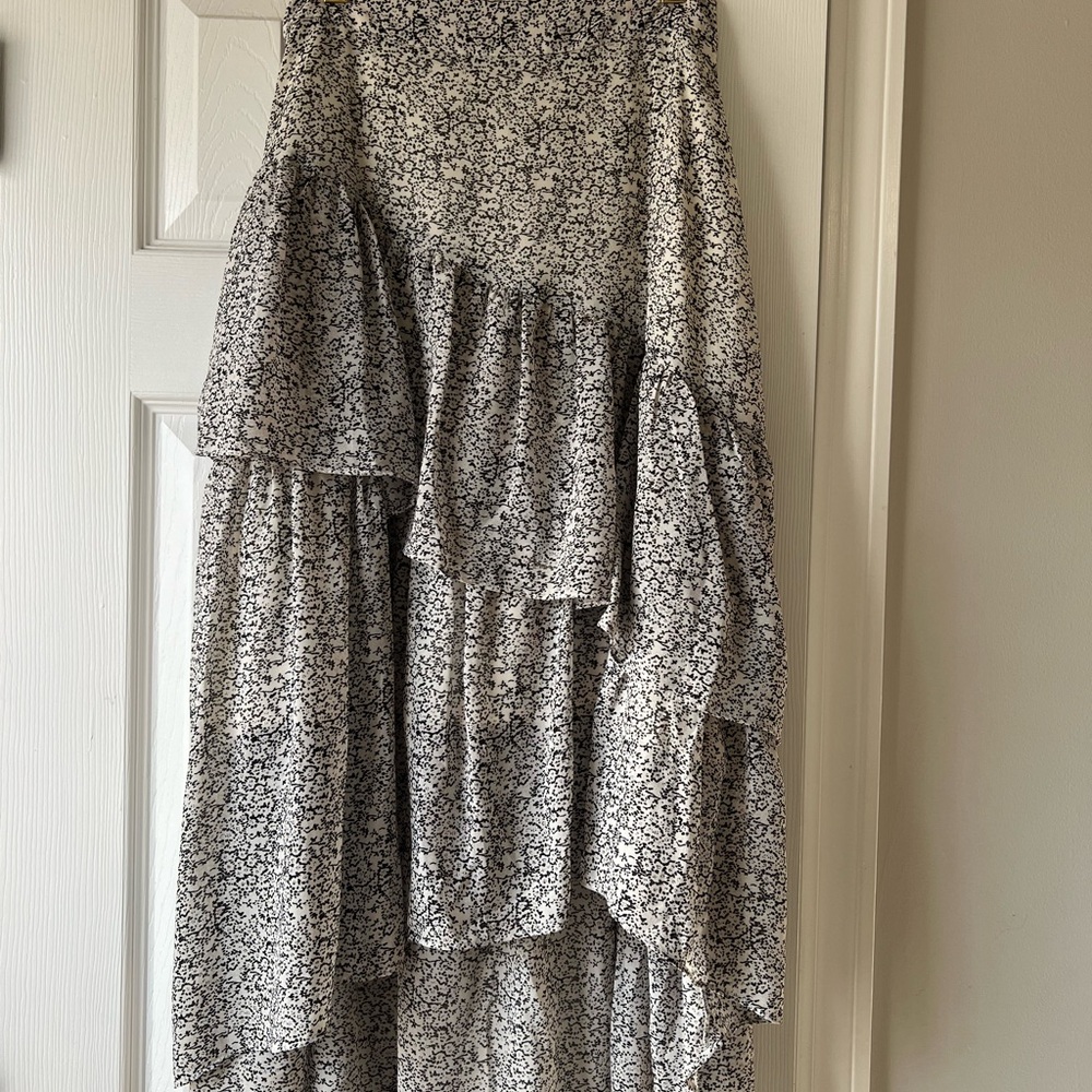 Vestique Asymmetrical Black and White Floral Skirt